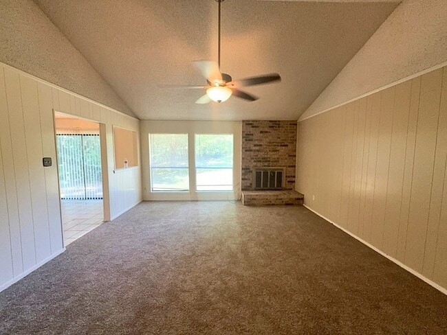 Photo - 1613 Edgehill Rd
