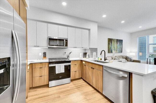 Photo - 593 Camino De La Reina Unit ID1287534P