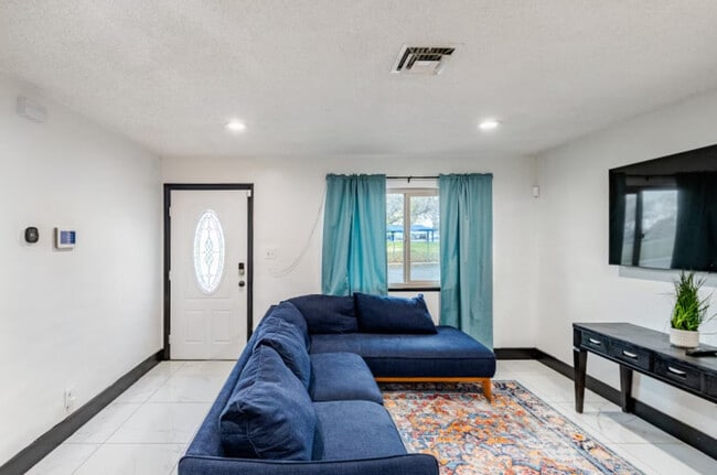 Building Photo - 6241 W Washington Ave Unit SI ID1620952P
