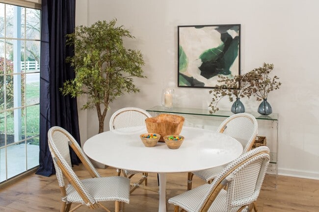 Westridge Gardens Renovated DIning Area - Westridge Gardens Luxury Rental Apartments