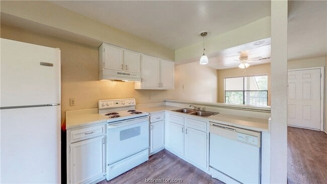 Photo - 303 Manuel Dr