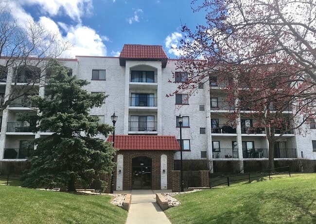 Building Photo - 350 Plum Creek Dr