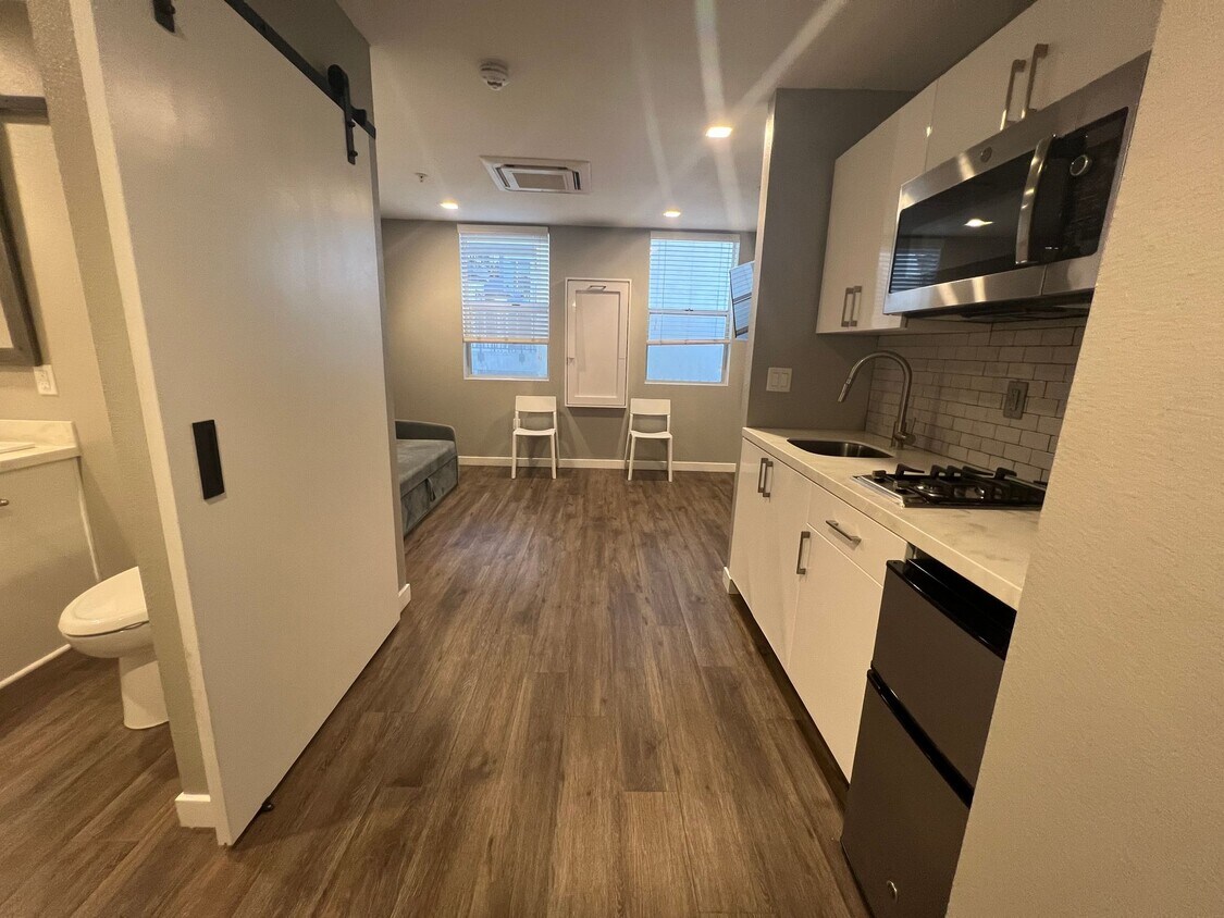 Floor Plan - 435-204/304/404