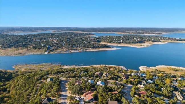 Photo - 785 Lake Forest