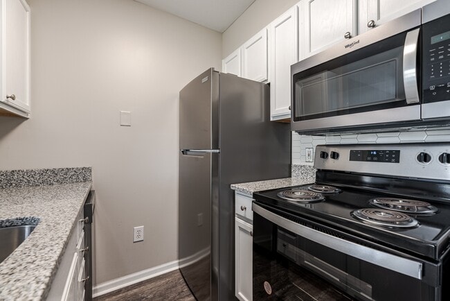 Building Photo - Eastpointe Lakes Apartments and Townhomes