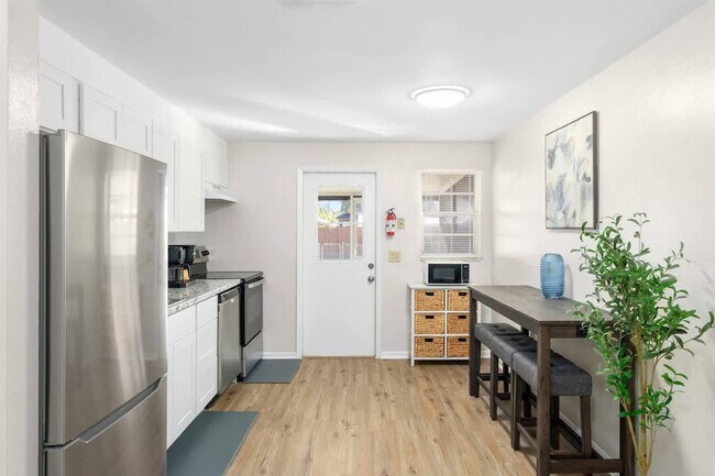 Photo - 38604 Naomi Ave Unit ID1234466P