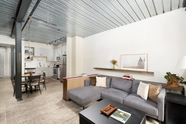 Photo - 1009 W Juneau Ave Unit ID1379001P