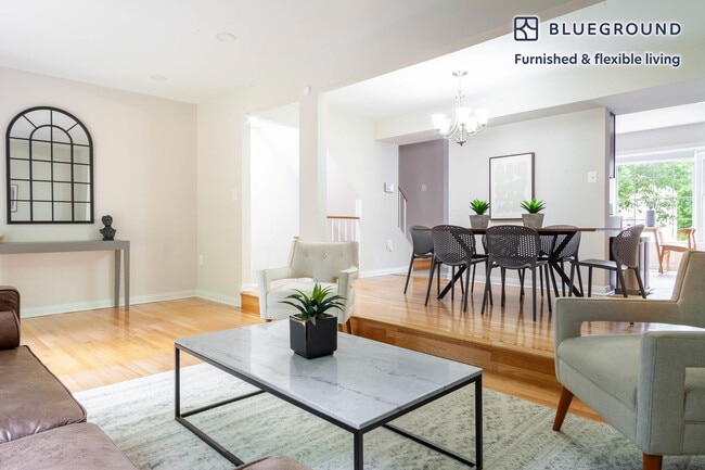 Photo - 4433 Holly Ave