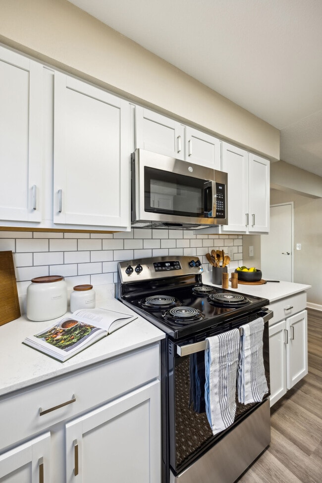 Building Photo - Cypress Pointe