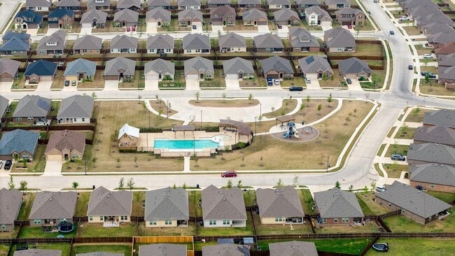 Photo - 410 Gunsmoke Trail