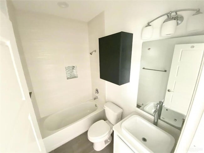 Photo - 909 W Carmel Ave Unit 4