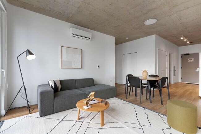 Building Photo - 853 W Blackhawk St Unit ID1243854P