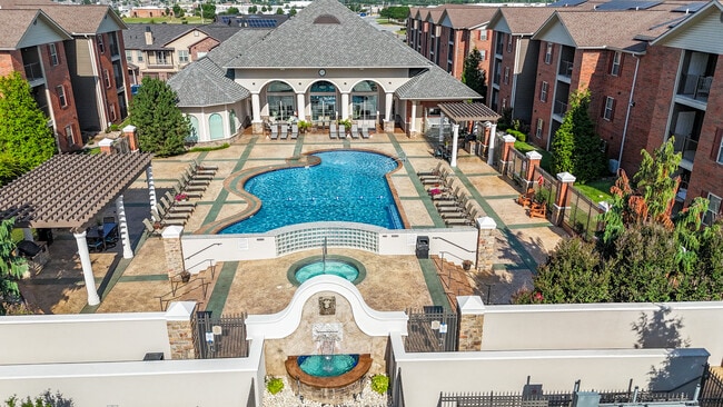 Pool and Spa - The Plaza Apartments