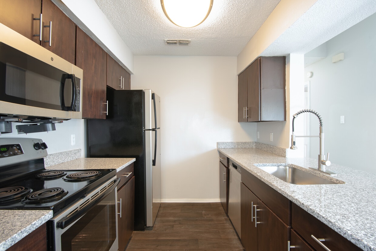 Floor Plan - 2 bedroom, 1 bathroom