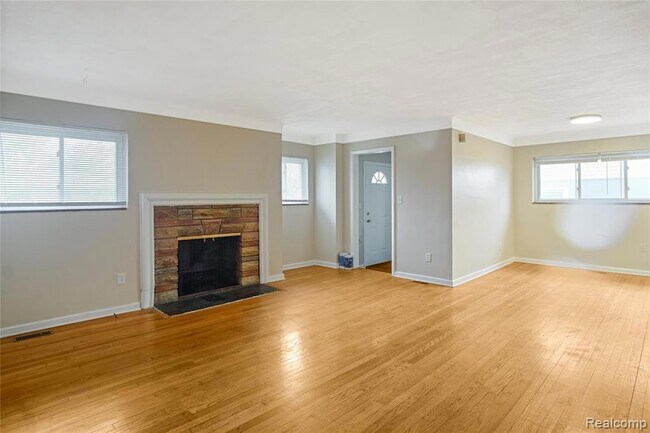 Photo - 22170 Harding St