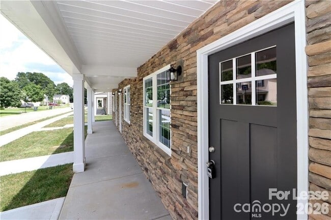 Photo - 3971 Newhall Dr NW