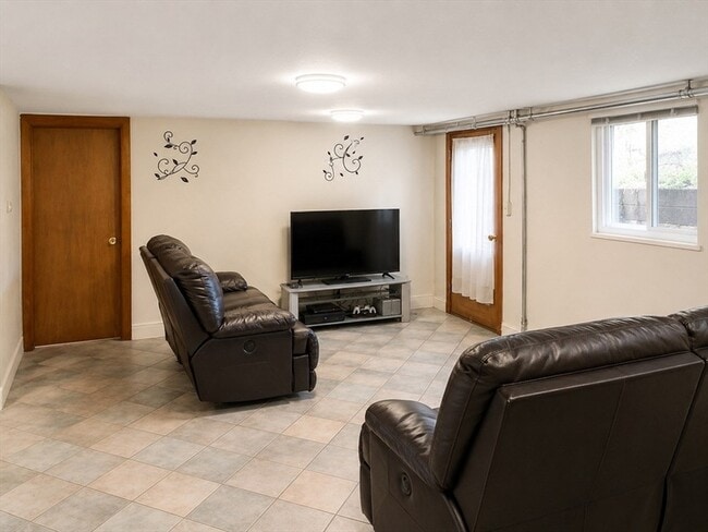 Photo - 24 Bencliffe Cir Unit G