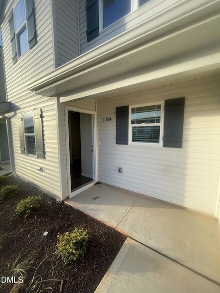 Photo - 1004 Peony Ln