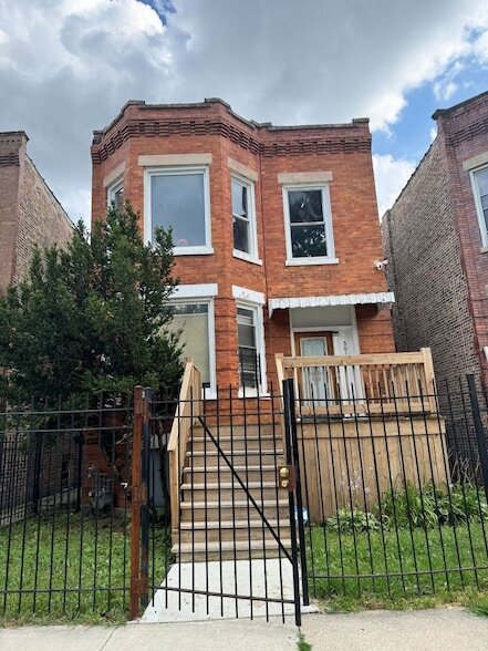 Building Photo - 5019 W Huron St