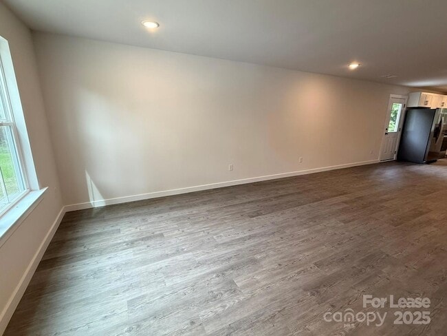 Photo - 144 33rd St NW