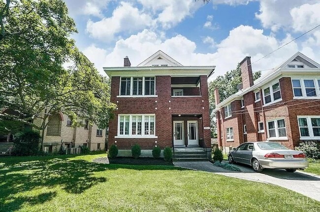 Building Photo - 4363 Ridgeview Ave