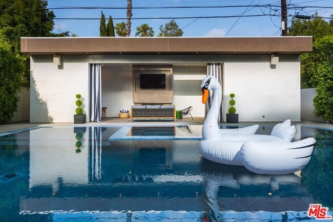 Photo - 726 N Martel Ave