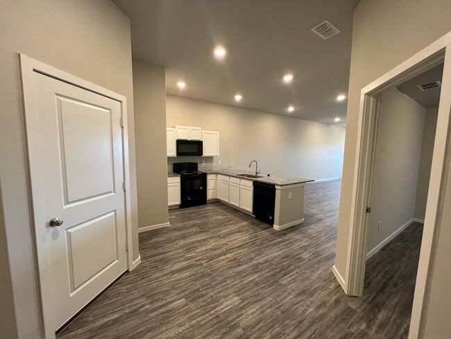 Photo - 2125 N Texas Ave Unit B