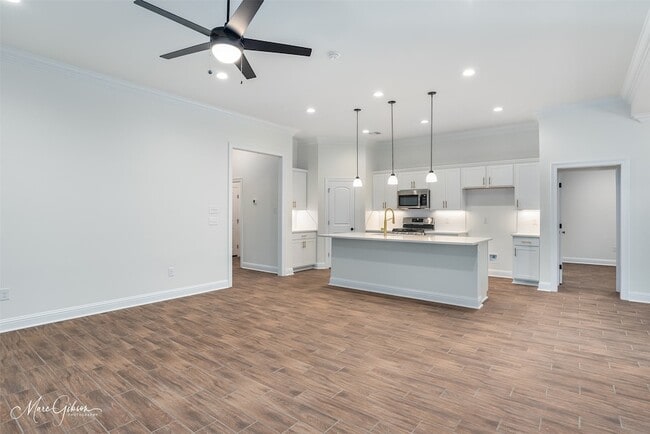 Photo - 732 Crozier Dr