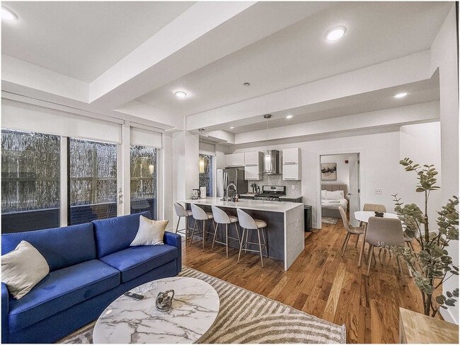 Building Photo - 236 W Thompson St Unit ID1332434P