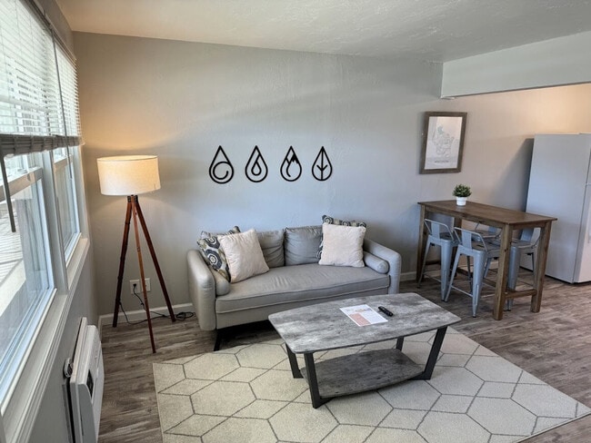 Building Photo - 826 W Weiland Ave Unit ID1296533P