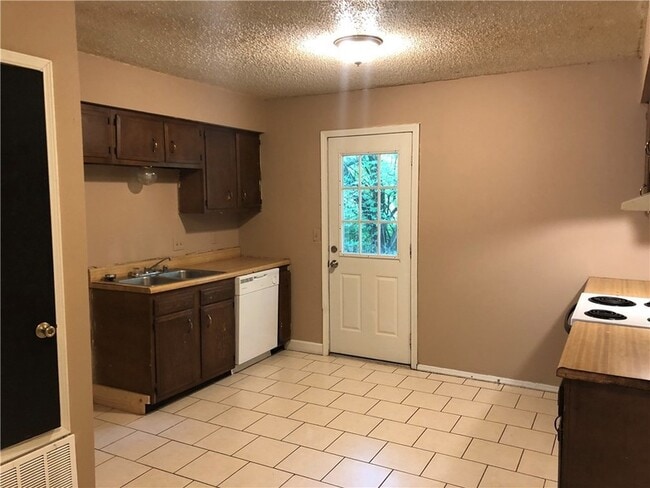 Photo - 605 N Betty Jo Dr Unit 2