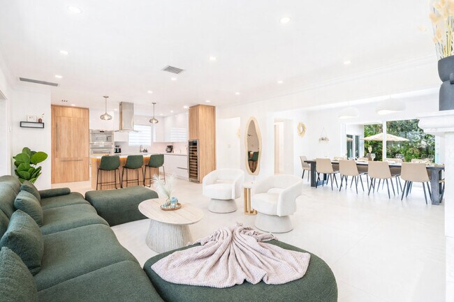 Photo - 616 NE 16th Terrace Unit SI FL1-ID1475652P