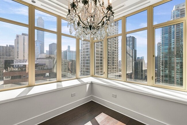 Photo - 118 E Erie St Unit 25D