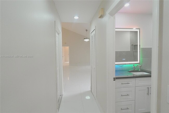 Photo - 518 NE 48th St