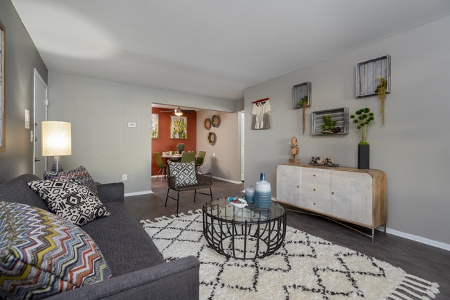 2 BR, 1 BA - 850 SF, Renovated - Ann Arbor Woods