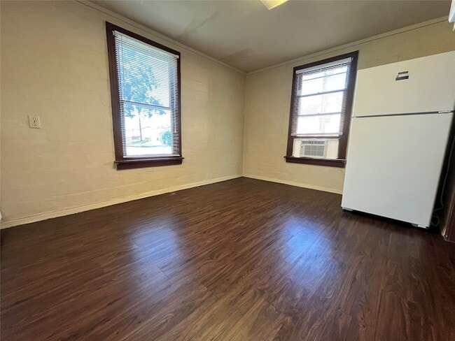 Photo - 511 W Collins St