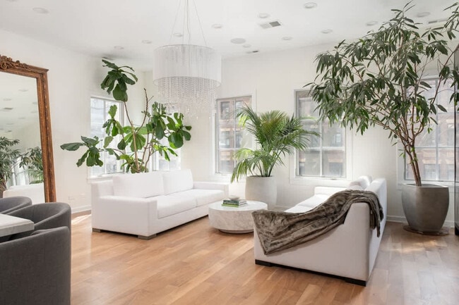 Building Photo - 22 E Elm St Unit ID1364276P