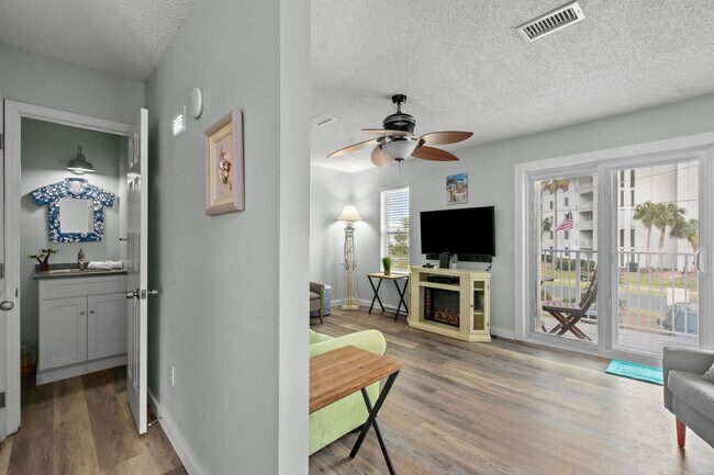 Photo - 22 Moreno Point Rd Unit ID1285920P