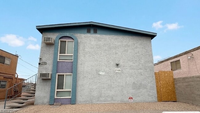 Building Photo - 2105 N Webster St Unit 3