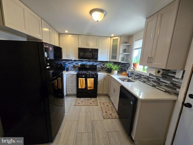 Photo - 457 N Edgewood St