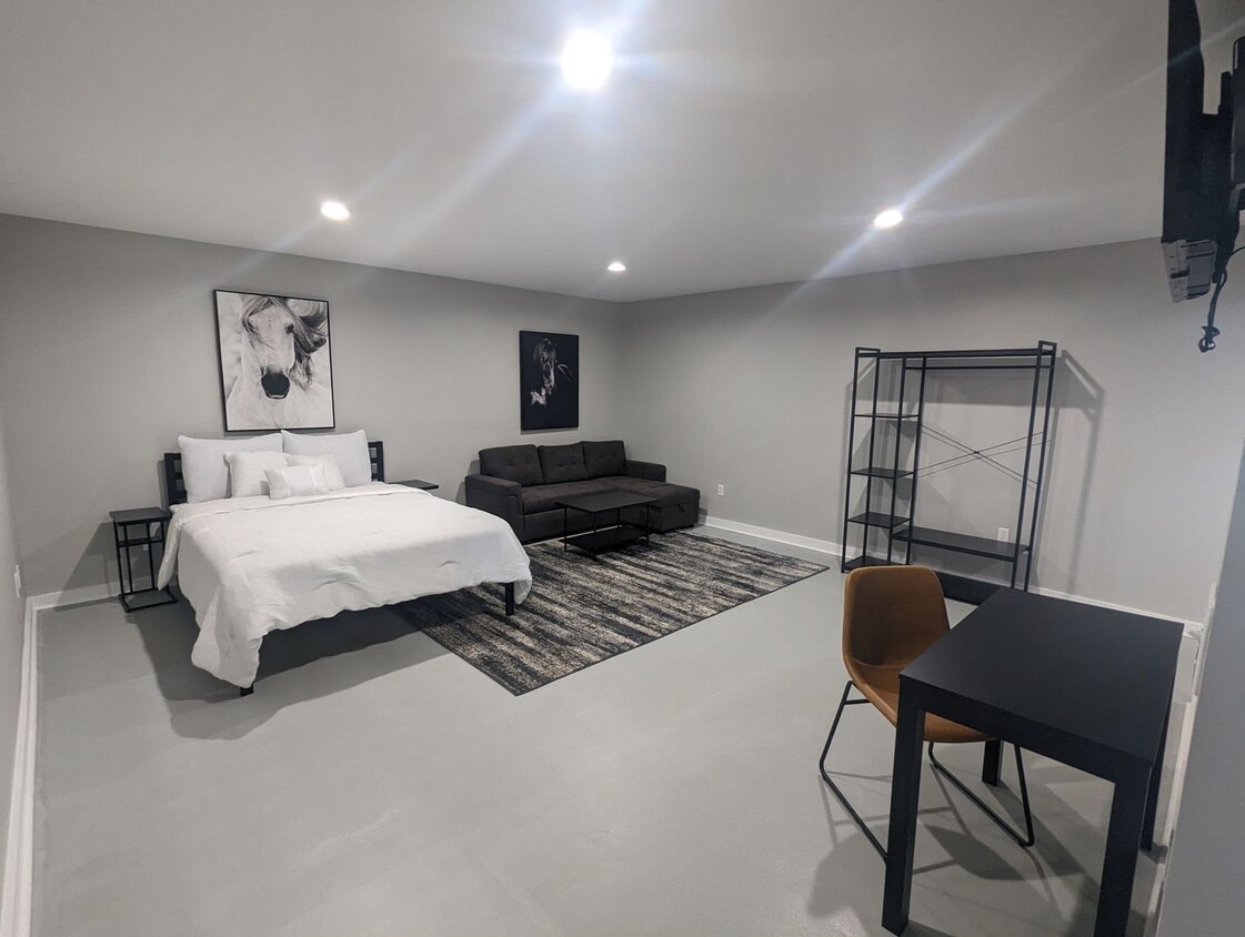 Floor Plan - FULLY FURNISHED, NEWLY RENOVATED SHORT TERM REN...