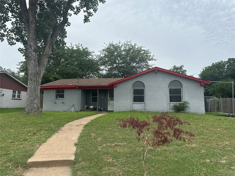 Photo - 313 Victoria Dr
