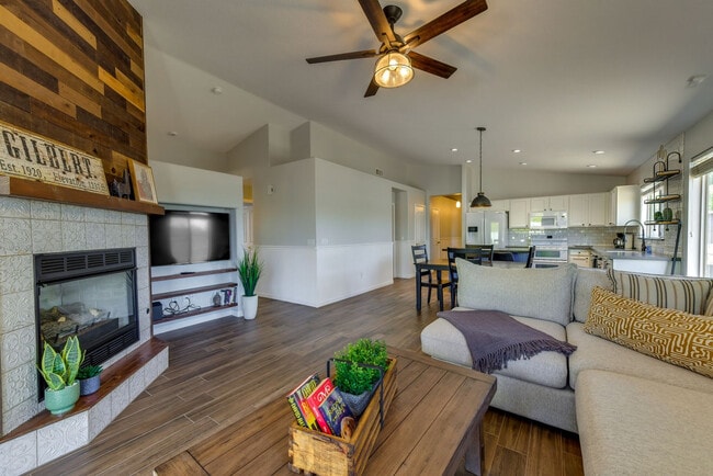 Building Photo - 2730 E Terrace Ave Unit SI ID1546360P