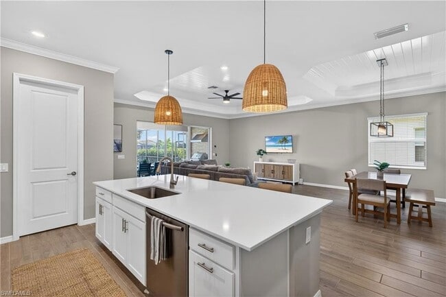 Photo - 5856 Sunningdale St