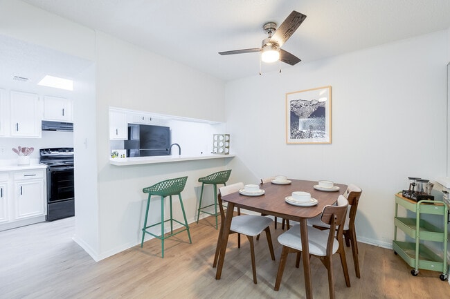 Photo - ReNew Towne Oaks