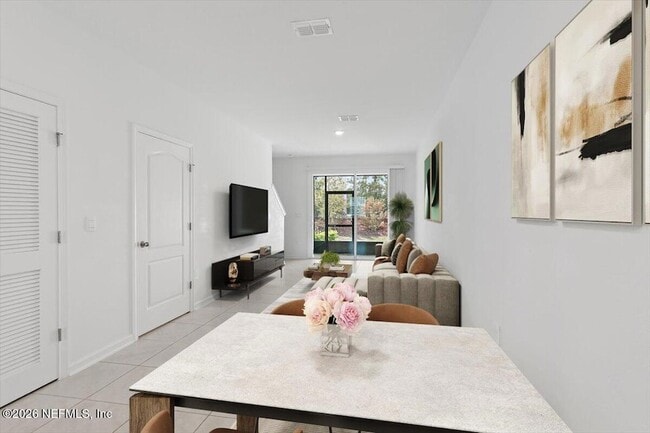 Photo - 235 Sage Br St