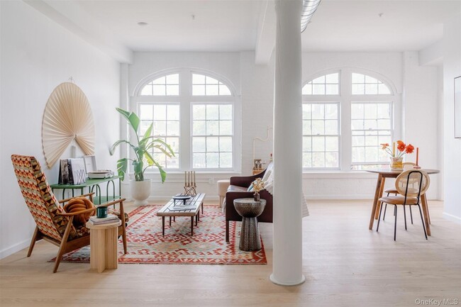 Photo - 155 S River St