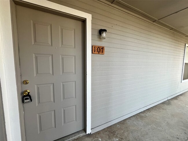 Photo - 2526 W Prairie St Unit 107