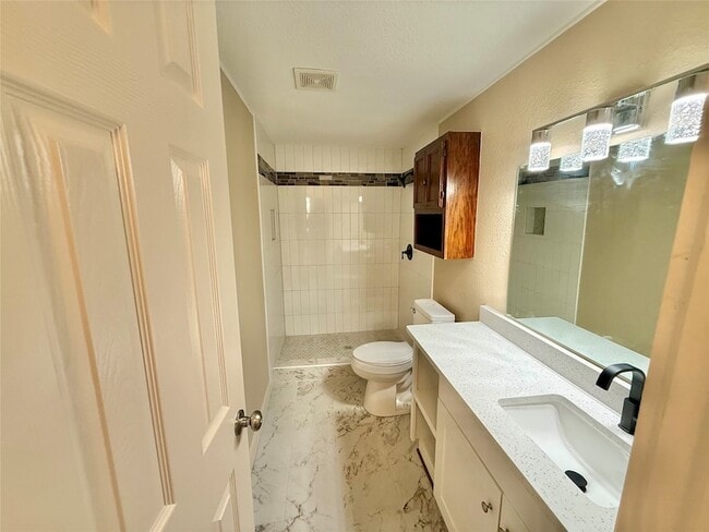 Photo - 417 Putman St