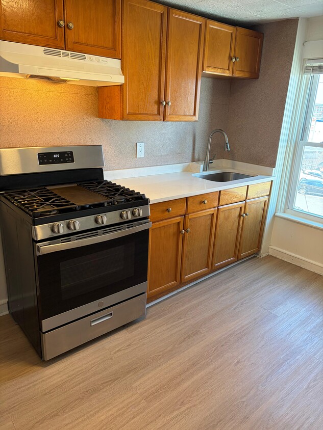 Floor Plan - 211 Chelsea #3